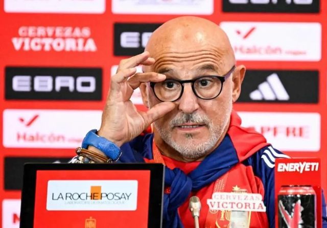 Barrios y Llorente se suben a una selección que lidera Lamine