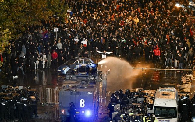 Proteste violente pe străzile din Sofia, în timpul meciului Bulgaria - Ungaria din preliminariile EURO 2024