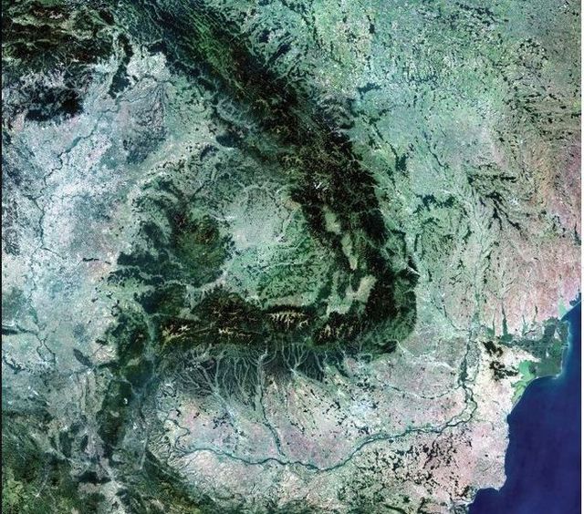 Cum arată România văzută din satelit într-o imagine de mare rezoluție