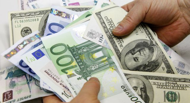 Какие значения покажут доллар и евро в среду