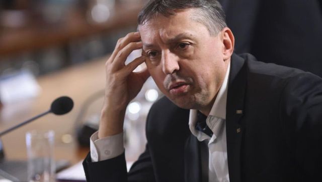 Ministrul Educației renunță la o parte din salariu pentru a finanța câteva burse