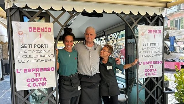 Savona, al bar caffè a 70 centesimi se porti la tazzina e zucchero da casa