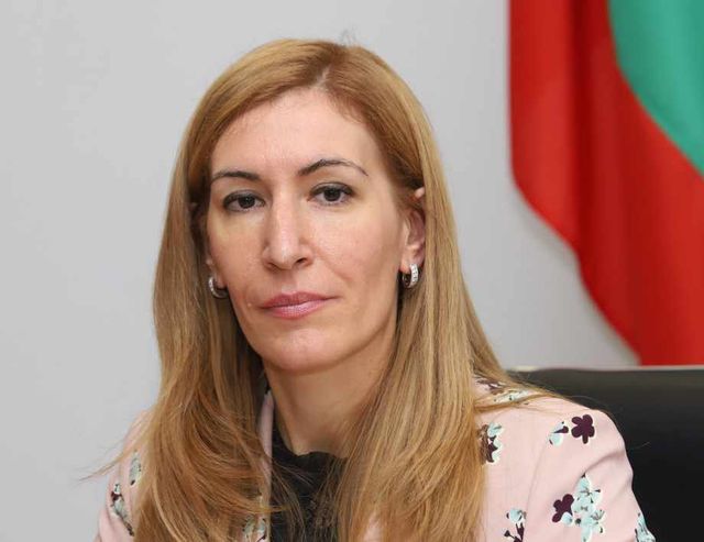 Ангелкова: Туризмът ще може да заработи поетапно