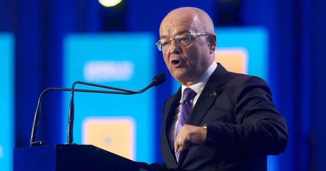 Emil Boc: S-avem grijă ce facem la alegeri, să nu pierdem banii europeni, Să nu mă trimiteți la Putin să-mi dea, că nu mă duc