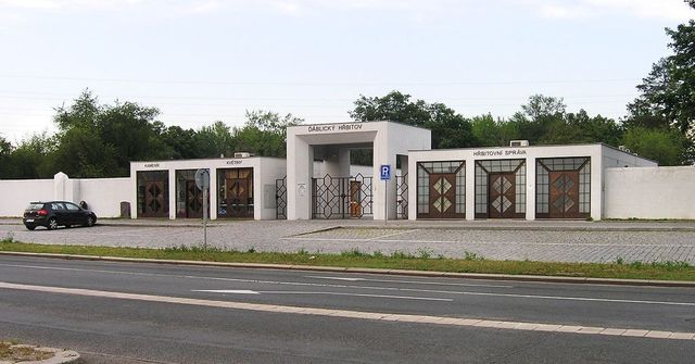 Pražský magistrát odmítl exhumaci ostatků Zdeny Mašínové starší