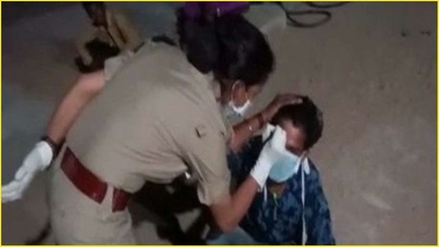 Cop writes ‘stay away from me’ on youth’s forehead