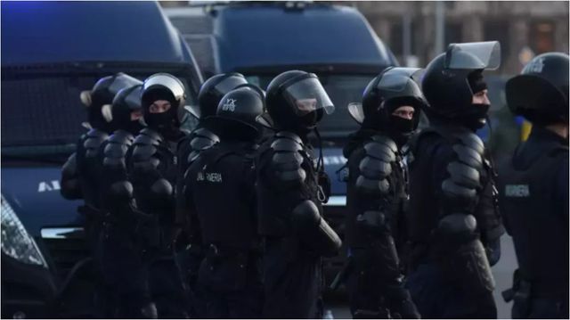 Un bărbat drogat a încercat să intre cu mașina în Ambasada Rusiei din București