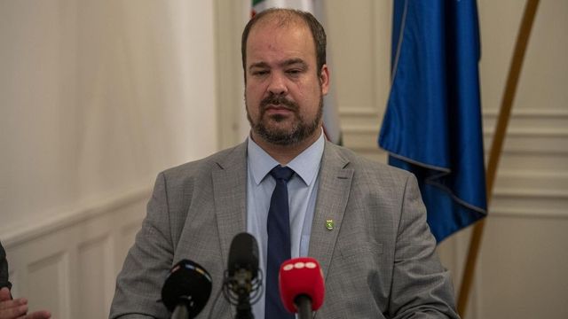 Lemondásra szólították fel Zugló alpolgármesterét miután megpofozott egy gyereket