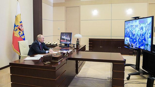 Путин вышел на связь с космонавтами