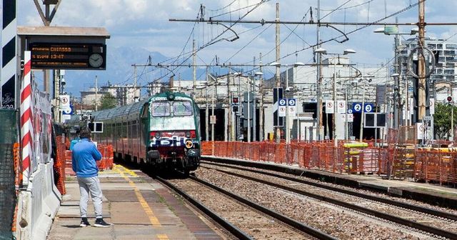 Non identificate le due persone morte dopo essere state travolte dai treni a Milano