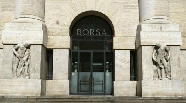 Borsa Milano chiude in calo, -1,06%