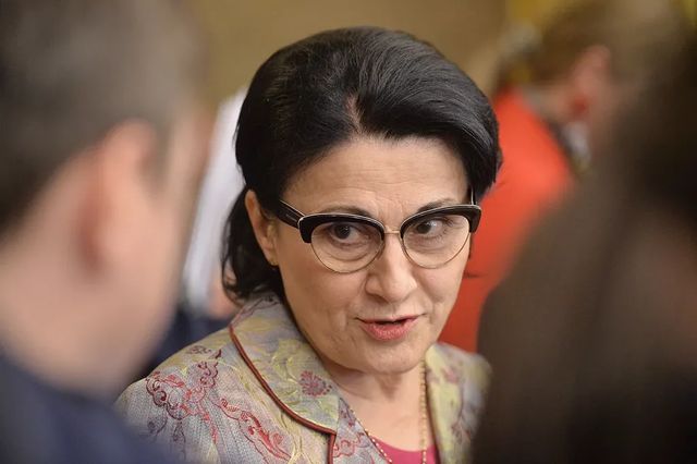 Ecaterina Andronescu, așteptată luni, în plenul Camerei Deputaților, la Ora Guvernului
