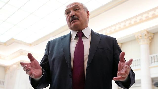 Лукашенко предупредил о скатывающейся к пропасти планете