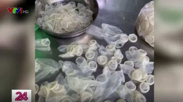 Mii de prezervative au fost spălate și pregătite pentru a fi revândute ca nou-nouțe în Vietnam