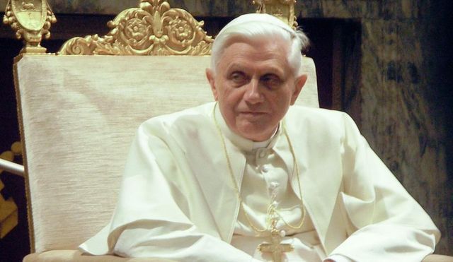 Súlyosan megbetegedett XVI. Benedek Pápa