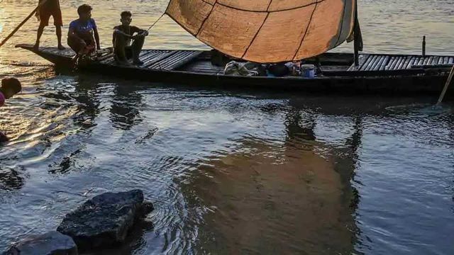 Ferries collide in Bangladesh river, at least 28 dead