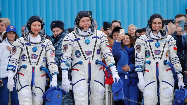 Három űrhajóssal a fedélzetén visszatért a Földre a Szojuz űrhajó