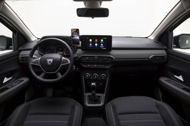 Dacia va lansa a treia generație de Logan și Sandero, schimbate radical