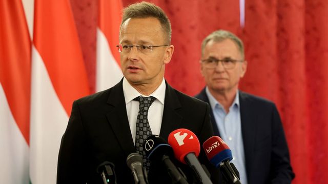 Miután Putyin lemondta a Zelenszkijjel való tárgyalást, Szijjártó felszólította Brüsszelt, hogy ne akadályozzák a békét