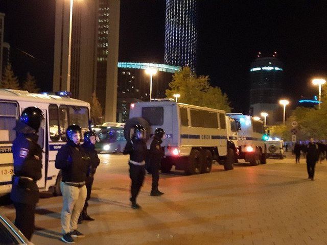 В Екатеринбурге пришли с обысками к участникам протестов против строительства храма