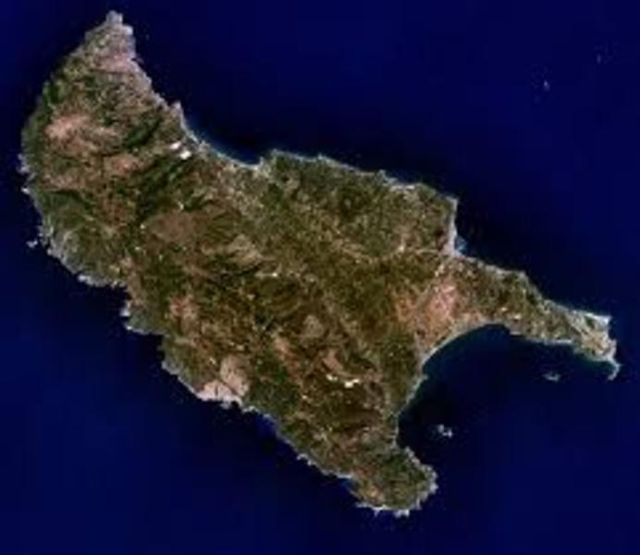 Sute de turiștri evacuați de pe insula Zakynthos