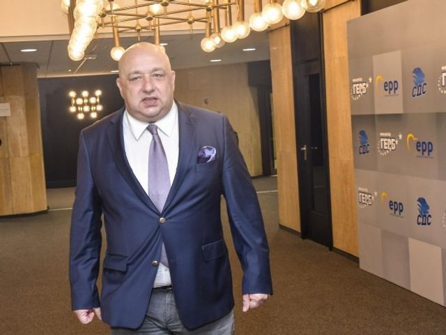 Държавата ще разгледа три терена за строеж на нов национален стадион