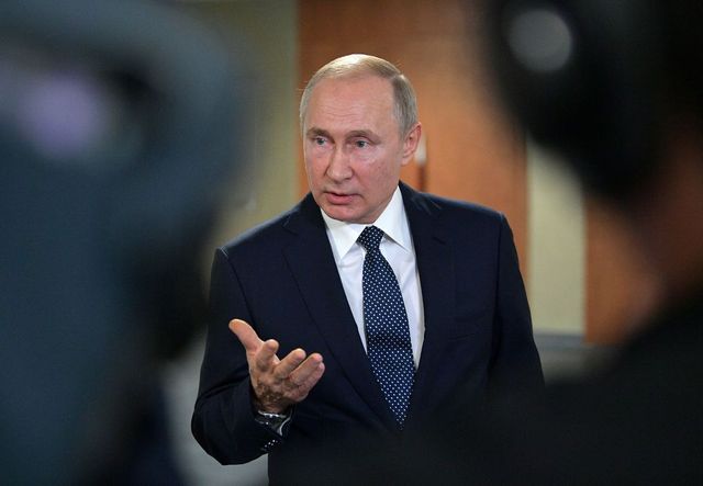 Ruští poslanci jednomyslně potvrdili souhlas se sankcemi proti Gruzii, Putin nesouhlasí
