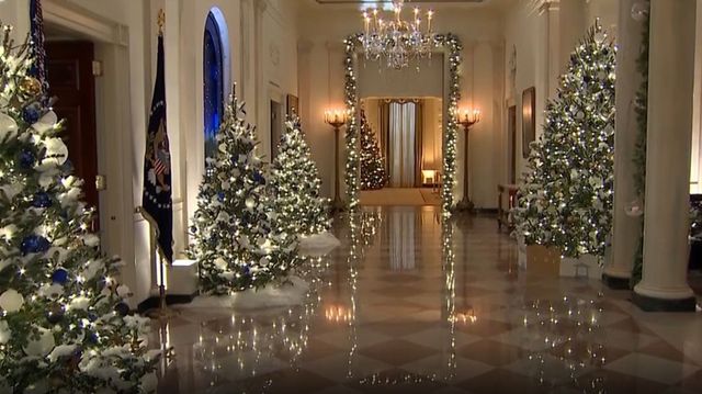 Atmosferă feerică la Casa Albă. 41 de brazi, decorați pentru sărbătorilor de iarnă