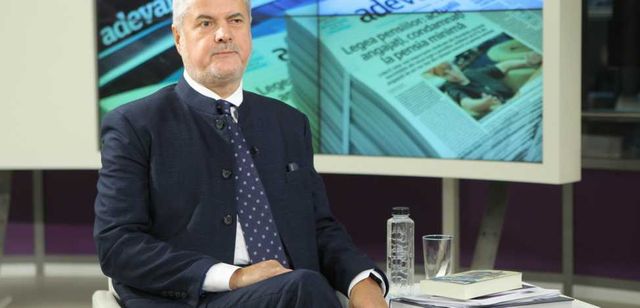 Adrian ​Năstase anunță că îl va da în judecată pe Iohannis din cauza retragerii decorației Steaua României