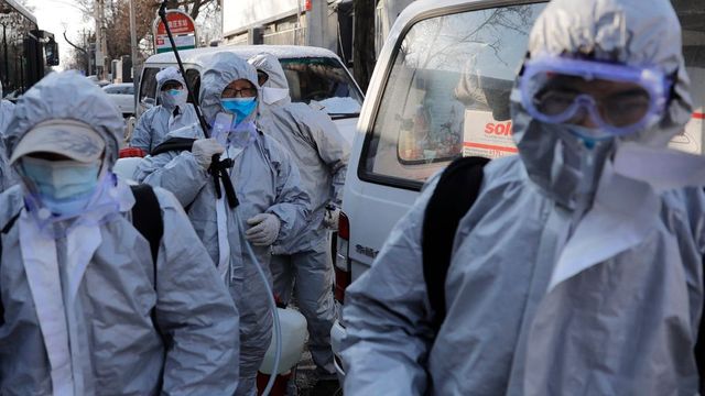 Újabb kínai tisztviselőket váltottak le a koronavírus rossz kezelése miatt