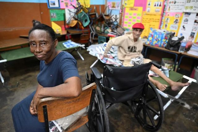 Jamaica contiene el aliento ante la llegada del huracán más grande del mundo