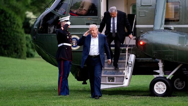 Trump hétfőn telefonon tárgyal Putyinnal, a Kreml belengetett egy Putyin-Zelenszkij találkozót is
