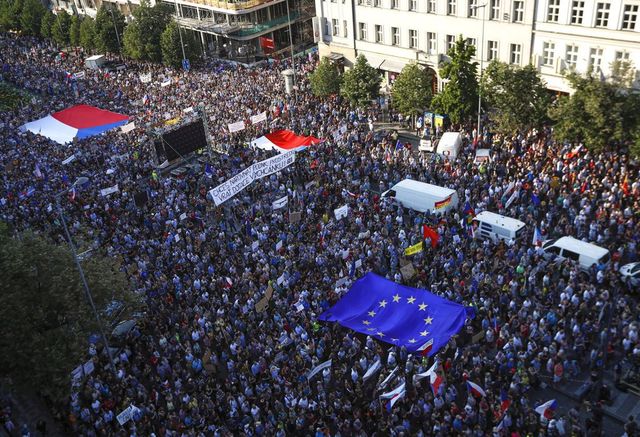 Tüntetésekkel nem kényszeríthető ki kormányváltás Csehországban