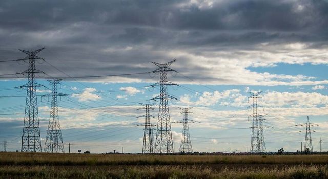 La CNMC actualiza las normas para evitar apagones obligando a las renovables a actuar