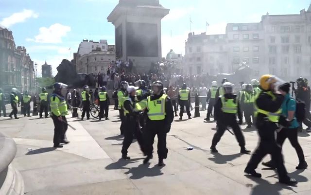 Violențe la Londra, în cursul protestelor antirasism contestate de grupuri de extremă-dreapta