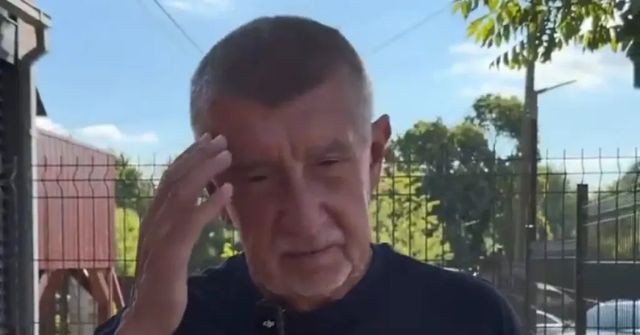 Tohle mě neodradí, vzkázal Babiš po útoku holí