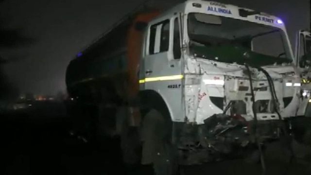 4 dead after oil tanker hits car, pickup van on Delhi-Jaipur Highway