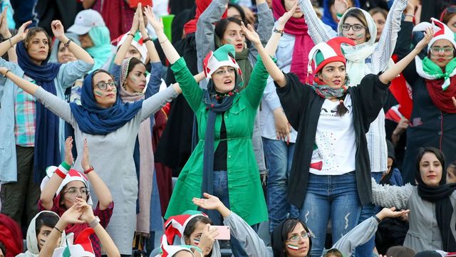 Meciul de fotbal Iran – Cambodgia a fost urmărit din tribune de 3.500 de femei
