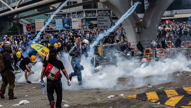 Ciocniri între protestatari și polițiști din cauza unei legi ce permite extrădarea suspecților din Hong Kong în China
