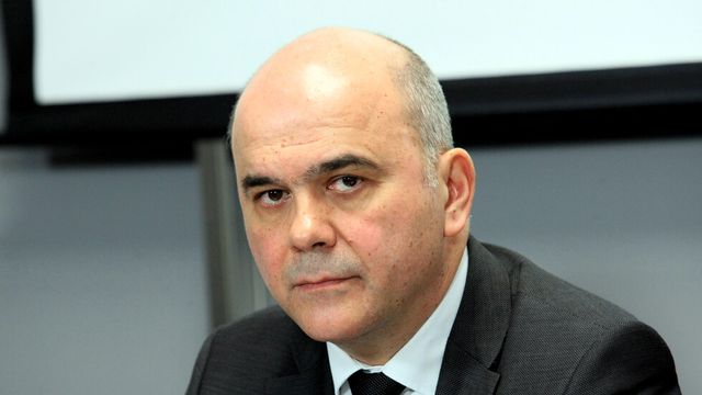 Проверяват сигнали за фалшиви трудови книжки