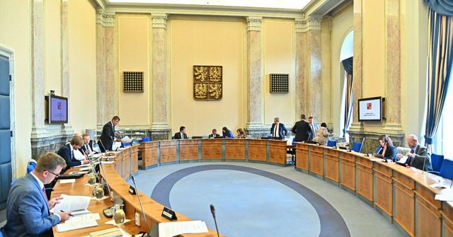 Předsednictvo ČSSD jedná o setrvání v koaliční vládě