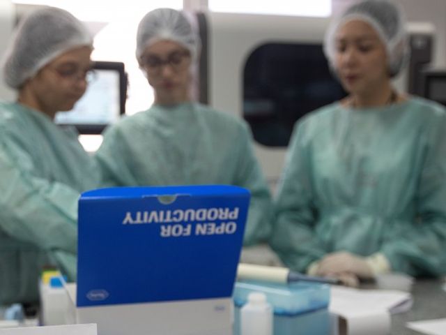Ново проучване за Covid-19 разкрива увеличен риск за хората на средна възраст