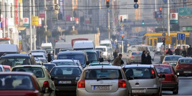 Majdnem egy hetet ül a dugóban évente az átlagos budapesti autós