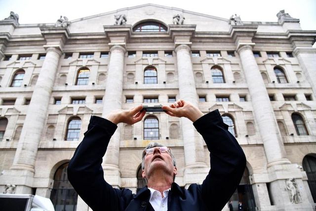 Borsa: Milano debole (-0,85%), pesano Diasorin e le banche
