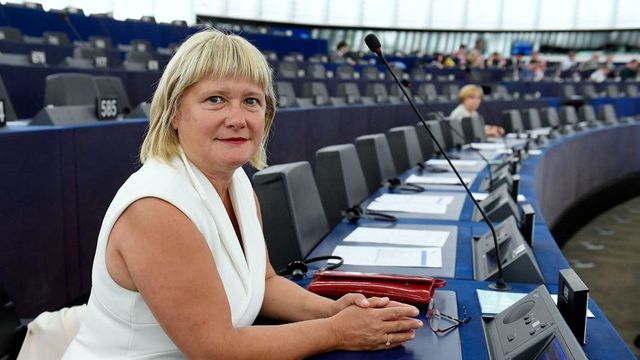 Az Európai Parlamentnek nem tetszik, hogy a Bizottság nem elég határozott jogállamisági kérdésekben