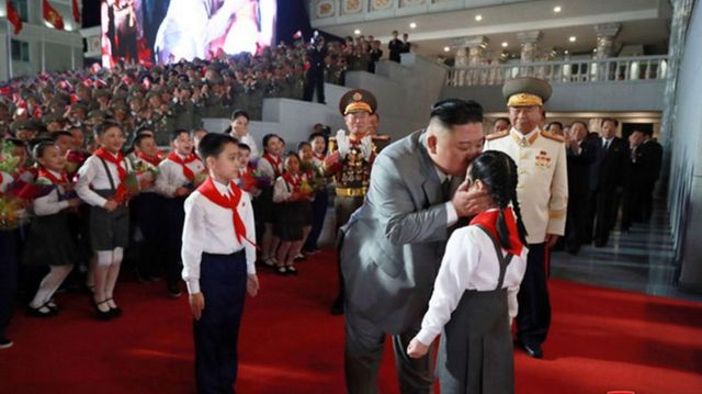 Liderul nord-coreean Kim Jong Un s-ar fi vaccinat anti-coronavirus cu un vaccin chinezesc