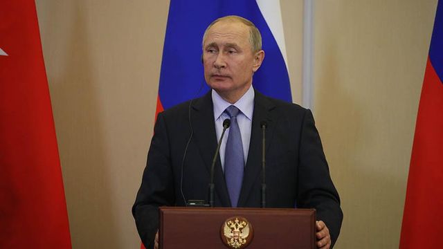 Характеристику КГБ на Путина показали в Петербурге