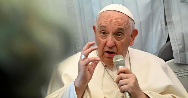 Vaticano, Battesimi e Padrini per Trans e Gay