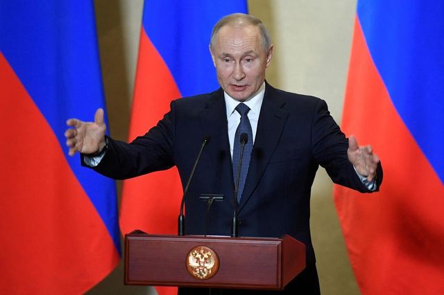 Putin nu exclude posibilitatea de a candida din nou la prezidențiale dacă îi va permite Constituția