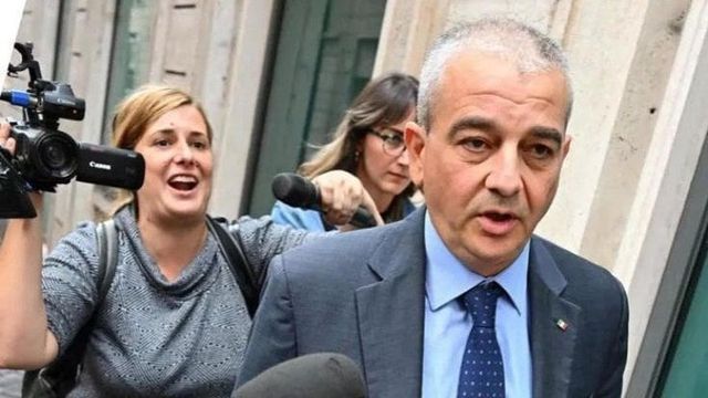 Fazzolari, format ristretto Volenterosi mina l'unità occidentale